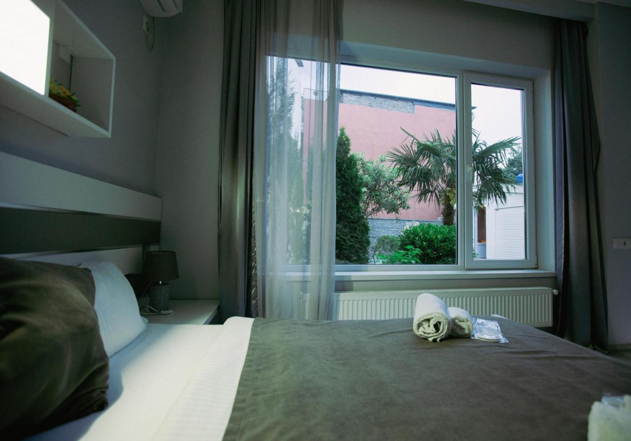 Отель White House 3*